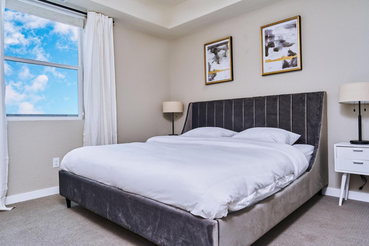 Luxurious 2 King Bedrooms City, & Corner Lake View ספארקס מראה חיצוני תמונה